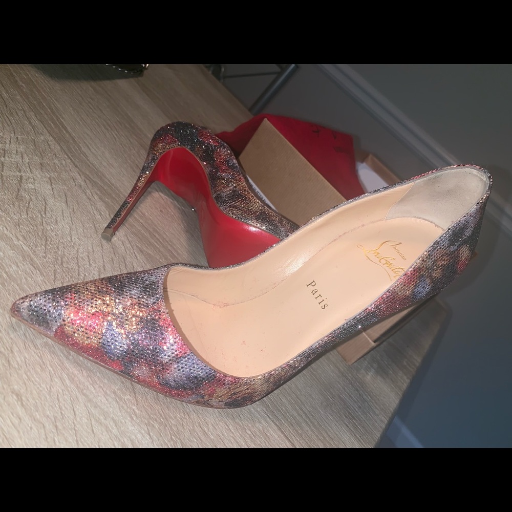 Christain Louboutin So Kate glitter plume